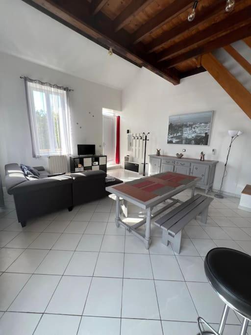 Vila La Petite Angerienne Saint-Jean-dʼAngély Exteriér fotografie