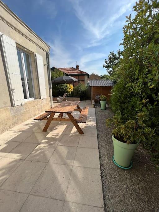 Vila La Petite Angerienne Saint-Jean-dʼAngély Exteriér fotografie